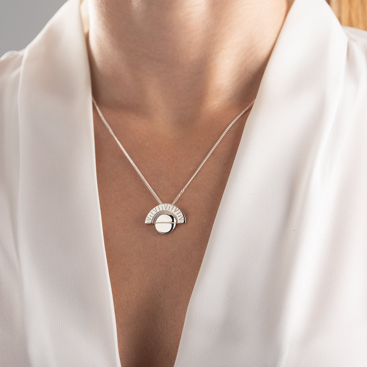 NEW HORIZON  NECKLACE